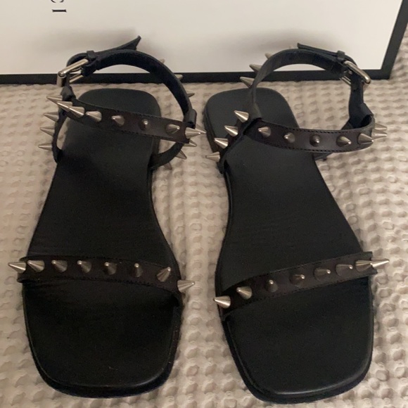 Sandals_&_Flip_Flops